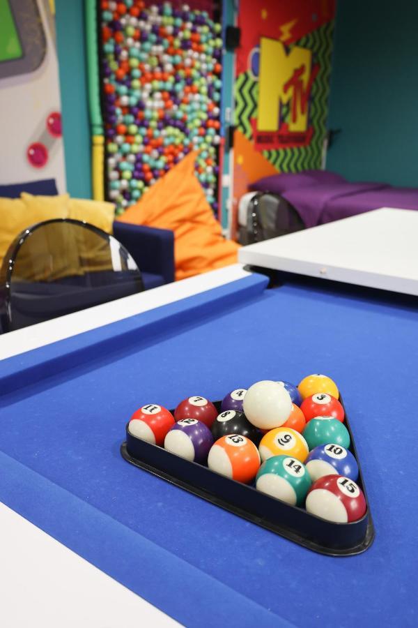 מונס Capsule 90'S - Balneo - Sauna - Flipper - Billard - Netflix - Nintendo Switch & Jeux - מראה חיצוני תמונה