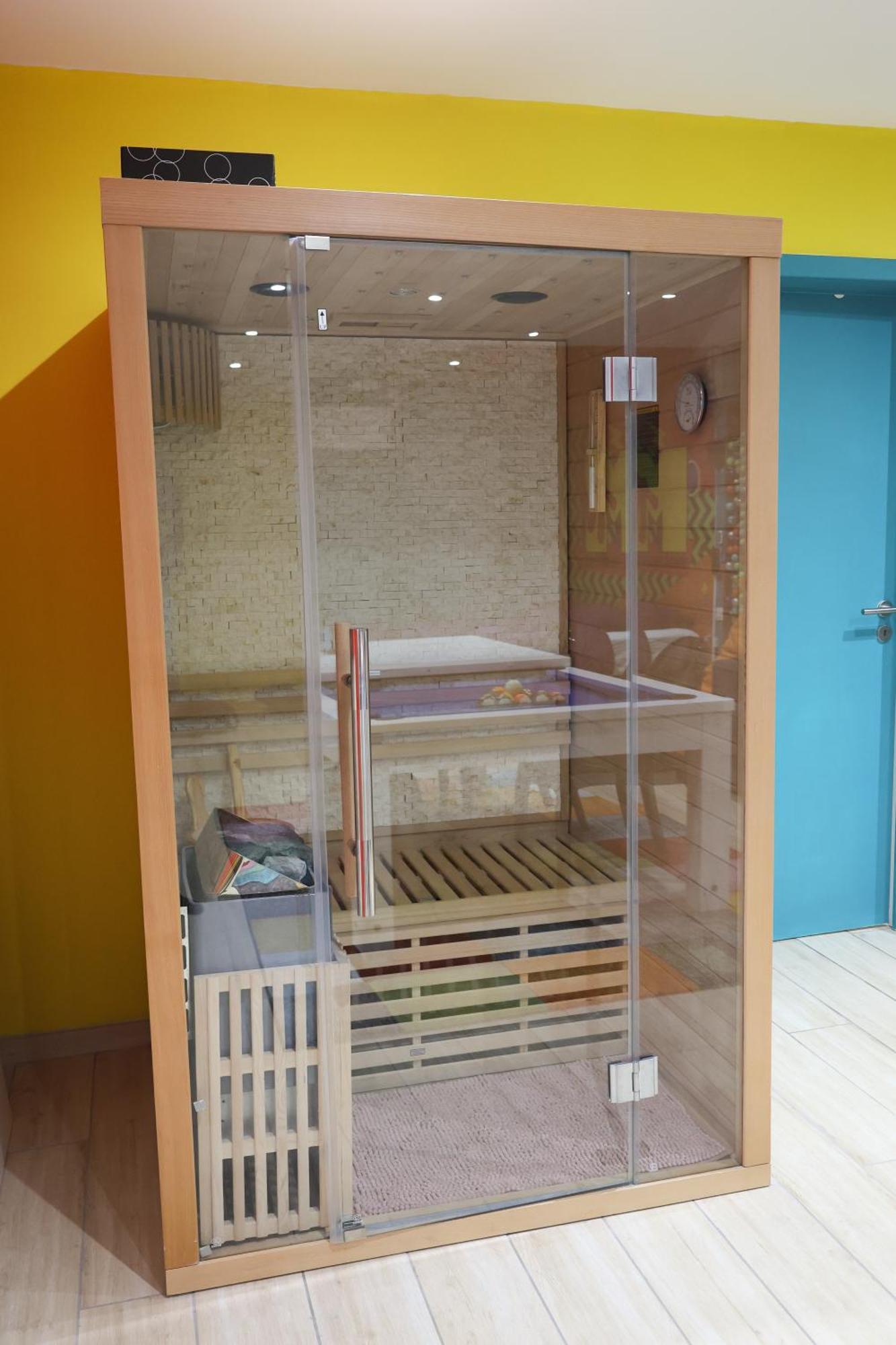 מונס Capsule 90'S - Balneo - Sauna - Flipper - Billard - Netflix - Nintendo Switch & Jeux - מראה חיצוני תמונה