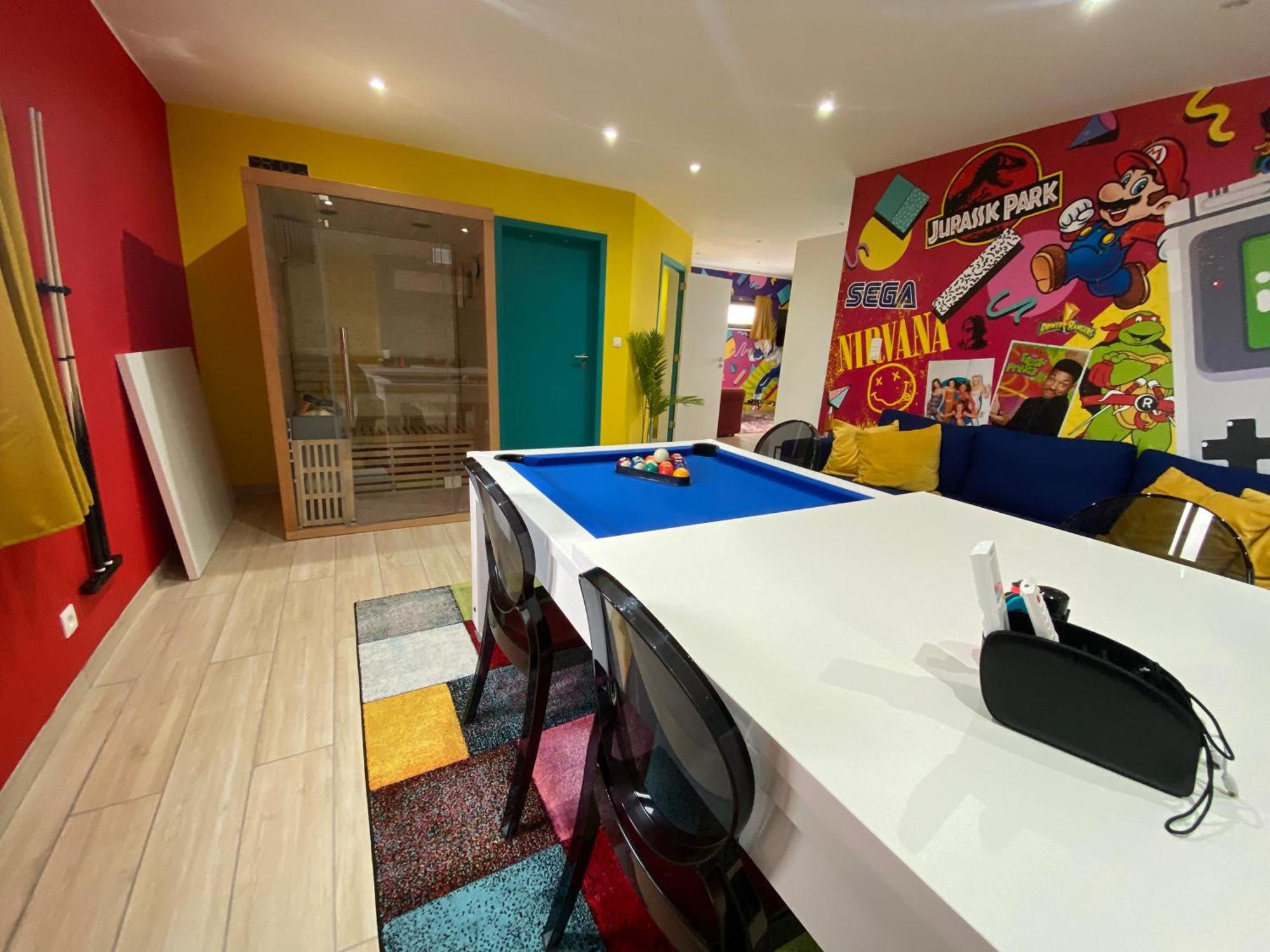 מונס Capsule 90'S - Balneo - Sauna - Flipper - Billard - Netflix - Nintendo Switch & Jeux - מראה חיצוני תמונה