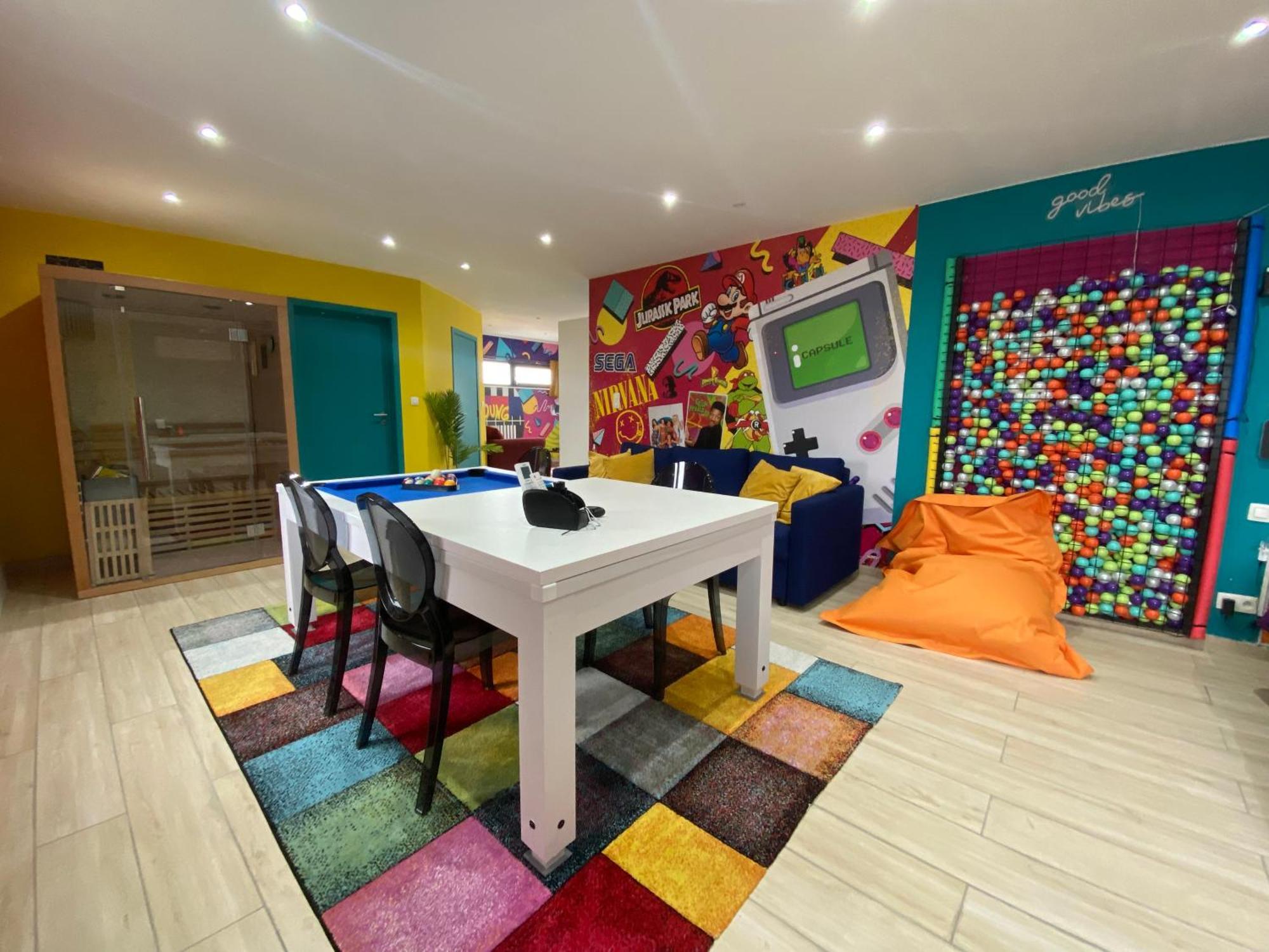 מונס Capsule 90'S - Balneo - Sauna - Flipper - Billard - Netflix - Nintendo Switch & Jeux - מראה חיצוני תמונה