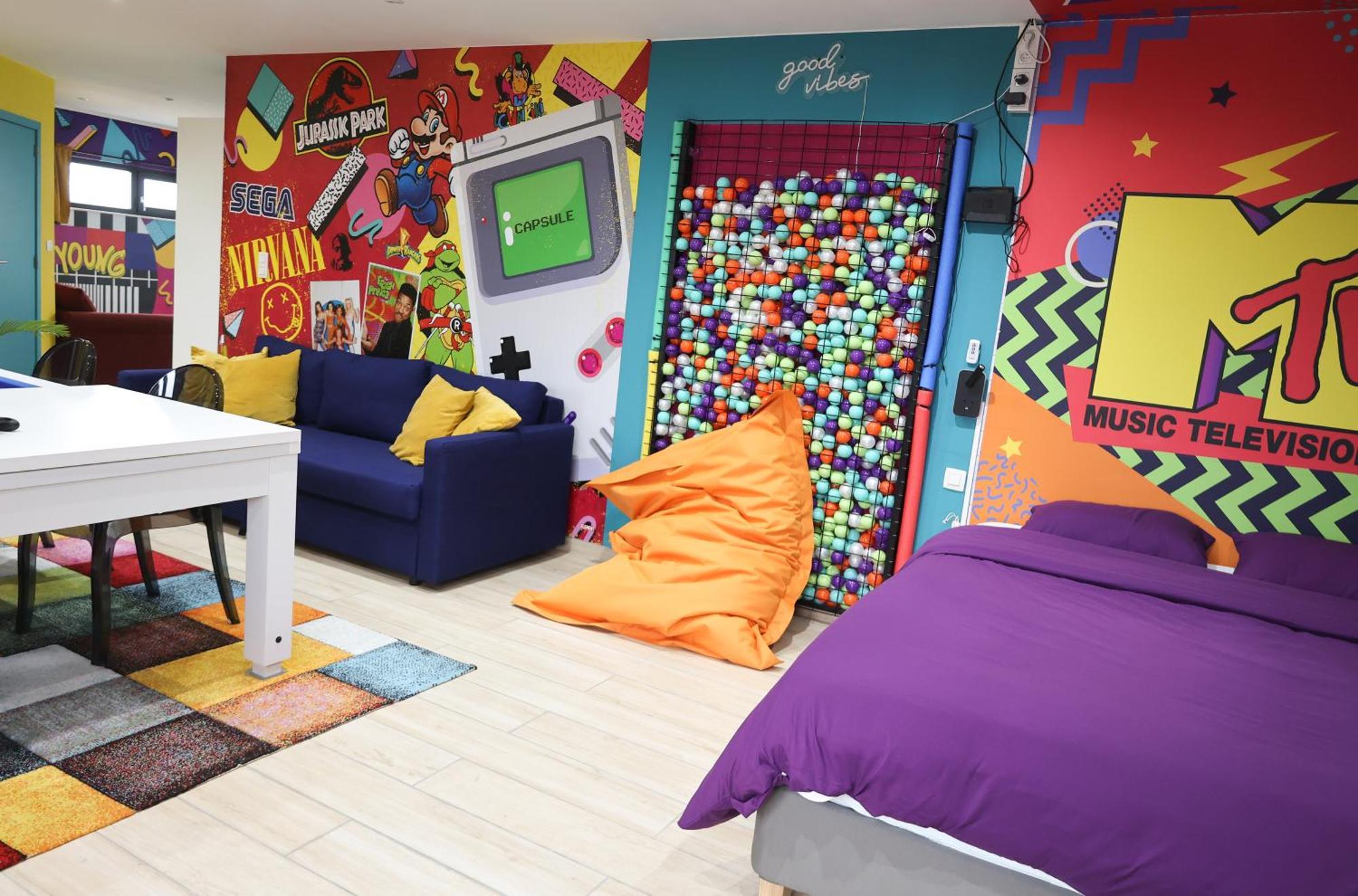 מונס Capsule 90'S - Balneo - Sauna - Flipper - Billard - Netflix - Nintendo Switch & Jeux - מראה חיצוני תמונה